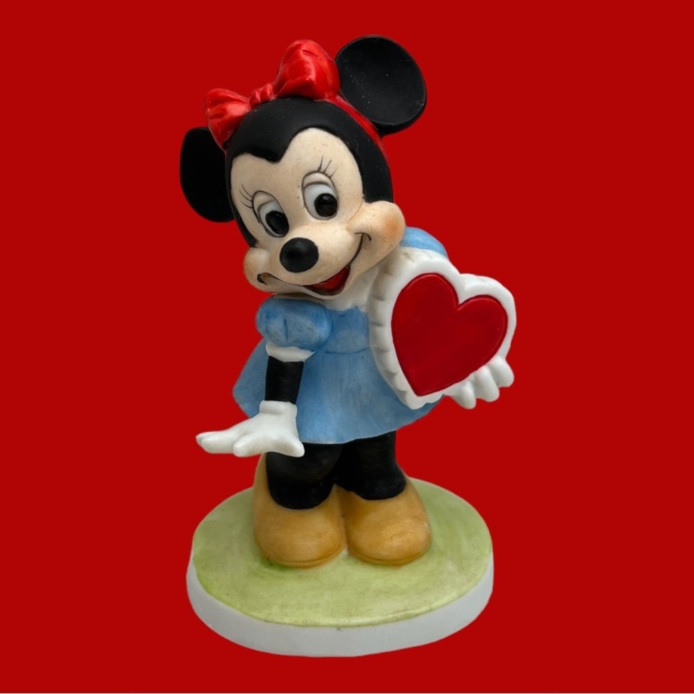 Vintage Minnie Mouse Figurine Heart Walt Disney Productions Bisque Porcelain